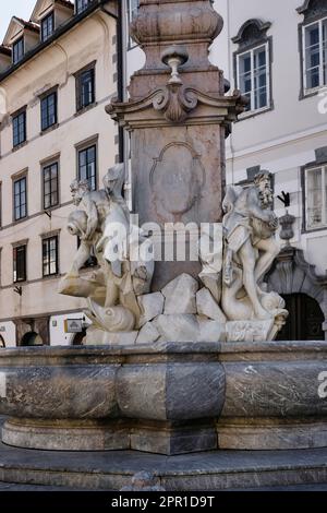 Ljubljana, Slowenien, der berühmte Robb-Brunnen, entworfen im Stil der schönsten barocken römischen Brunnen. Stockfoto