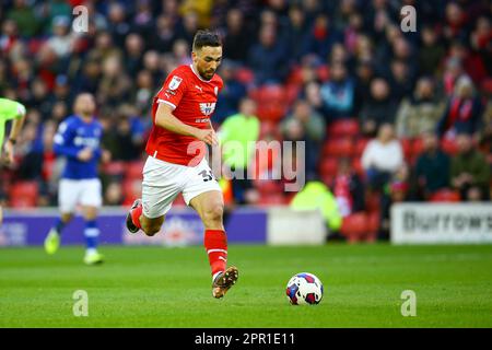 Oakwell Stadium, Barnsley, England - 25. April 2023 Adam Phillips (30) of Barnsley - während des Spiels Barnsley V Ipswich Town, Sky Bet League One, 2022/23, Oakwell Stadium, Barnsley, England - 22. April 2023 Guthaben: Arthur Haigh/WhiteRosePhotos/Alamy Live News Stockfoto