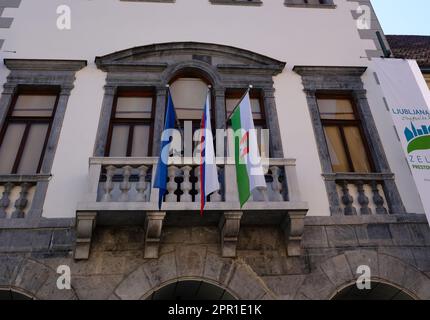 Das Rathaus, in dem sich die städtischen Büros von Ljubljana befinden, ist ein herausragender Barockpalast mit venezianischen Einflüssen. Stockfoto