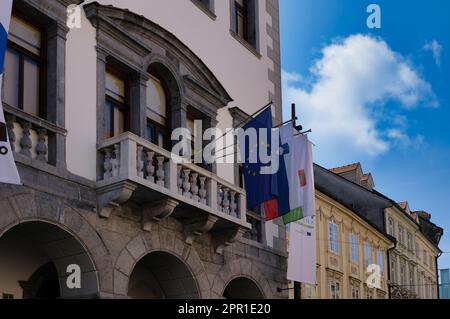 Das Rathaus, in dem sich die städtischen Büros von Ljubljana befinden, ist ein herausragender Barockpalast mit venezianischen Einflüssen. Stockfoto