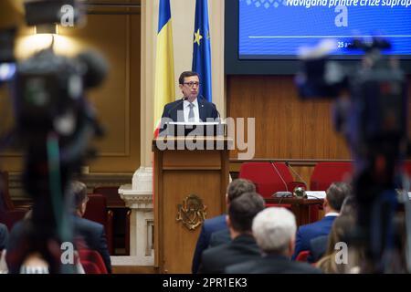 Bukarest, Rumänien. 25. April 2023: Octavian Armasu, Gouverneur der Nationalbank von Moldau, hält eine Rede auf der BNR-ASE-Jahreskonferenz in Rumänien. Kredit: Lucian Alecu/Alamy Live News Stockfoto