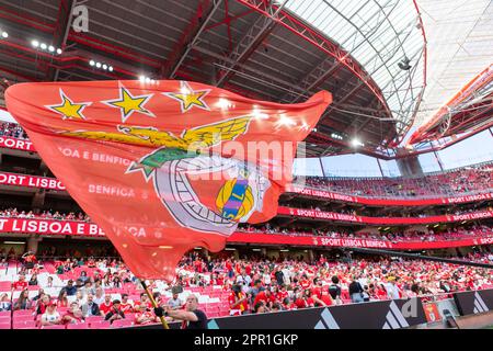 Lisboa, Portugal. 23. April 2023. Fans, die während des Spiels der portugiesischen Fußballliga zwischen Benfica und Estoril Praia gesehen wurden. Endergebnis: Benfica 1-0 Estoril Praia (Foto: Nuno Branco/SOPA Images/Sipa USA) Gutschrift: SIPA USA/Alamy Live News Stockfoto