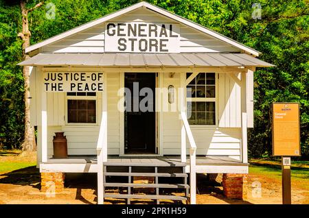 Im Baldwin County Bicentennial Park, 22. April 2023, in Stockton, Alabama, wird ein altmodischer Gemischtwarenladen abgebildet. Stockfoto