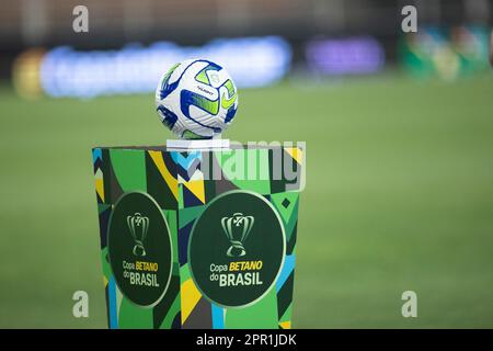 Itu, Brasilien. 25. April 2023. SP - ITU - 25/04/2023 - COPA DO BRASIL 2023, ITUANO X SAO PAULO - der Spielball, der vor dem Spiel zwischen Ituano und Sao Paulo im Novelli Junior Stadion für die Copa do Brasil-Meisterschaft 2023 gesehen wurde. Foto: Diogo Reis/AGIF/Sipa USA Kredit: SIPA USA/Alamy Live News Stockfoto