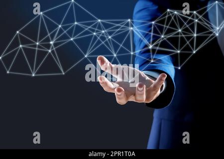 Mensch und Bild virtueller Verbindungsleitungen mit Innovationsnetzverknüpfung auf dunklem Hintergrund Stockfoto