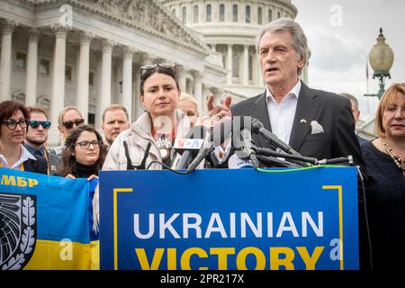 Der ehemalige ukrainische Präsident Viktor Juschtschenko spricht auf einer Pressekonferenz A The US Capitol in Washington am Dienstag, den 25. April 2023, über eine ukrainische Siegesresolution. Kredit: Rod Lamkey/CNP Stockfoto