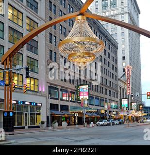 Das Cleveland Playhouse Square Theater District mit seinem berühmten Wahrzeichen an der Ecke East 14. und Euclid Avenue im Zentrum von Cleveland, Ohio, USA Stockfoto