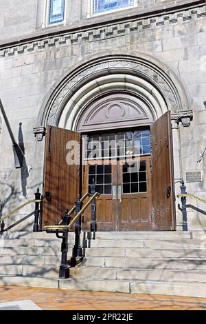 Die 1820 gegründete Old Stone Church ist das älteste Gebäude auf dem Public Square im Zentrum von Cleveland, Ohio, USA. Stockfoto