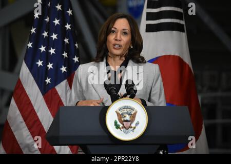 Greenbelt, Usa. 25. April 2023. Der Vizepräsident der Vereinigten Staaten Kamala Harris spricht auf einer Pressekonferenz in Greenbelt. (Foto: Kyle Mazza/SOPA Images/Sipa USA) Guthaben: SIPA USA/Alamy Live News Stockfoto