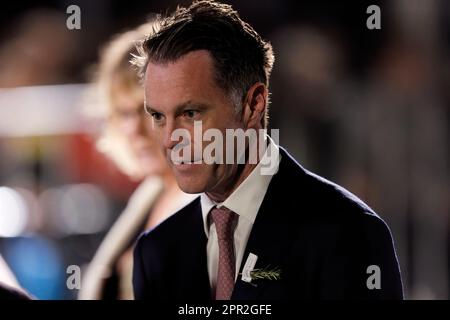 Sydney, Australien. 25. April 2023. New South Wales Premier Chris Minns trifft am 25. April 2023 in Sydney, Australien, für den ANZAC Dawn Service im Martin Place Cenotaph im ANZAC Cenotaph ein. Kredit: IOIO IMAGES/Alamy Live News Stockfoto