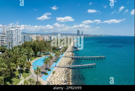 Luftaufnahme mit Limassol und Zypern-Inseln Stockfoto