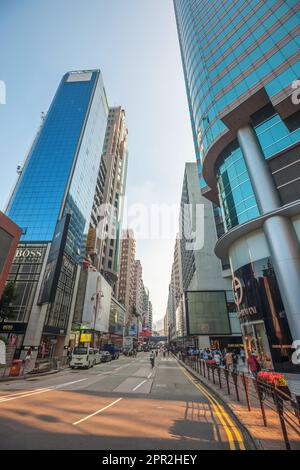 Nach Süden entlang der Canton Road, Tsim Sha Tsui, Kowloon, Hongkong, China Stockfoto