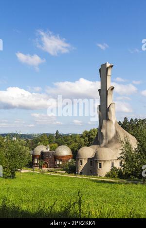 Dornach, Schweiz - August 28. 2021: Das Glashaus und das Heizhaus unter den ersten Gebäuden auf dem Goetheanum Hill. Goetheanum ist das Zentrum Stockfoto