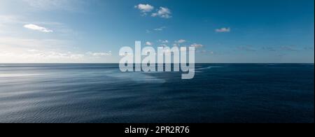 Ruhige Meereslandschaft des Indischen Ozeans. Panorama. Stockfoto