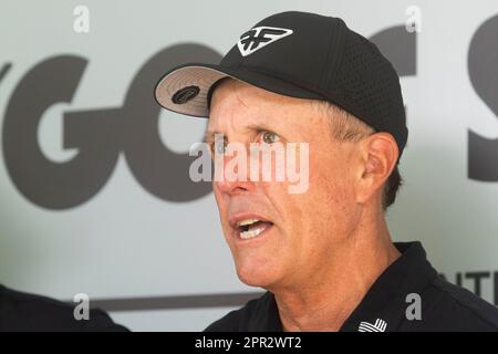 Singapur. 26. April 2023. Team HyFlyers Kapitän Phil Mickelson aus den Vereinigten Staaten nimmt am 26. April 2023 an der Pressekonferenz vor dem LIV Golf Singapore im Sentosa Golf Club in Singapur Teil. Kredit: Dann Chih Wey/Xinhua/Alamy Live News Stockfoto