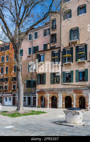 Campo del Ghetto Nuovo, der Hauptplatz des venezianischen Ghettos, Venedig, Venetien, Italien Stockfoto