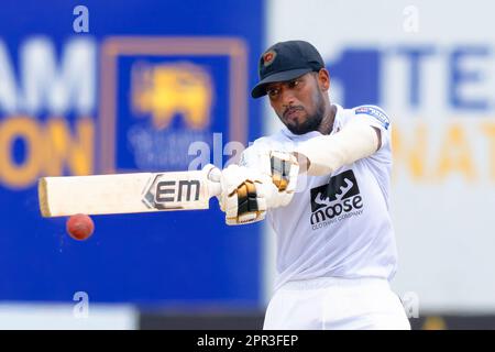 Galle, Sri Lanka. 26. April 2023 Nishan Madushka von Sri Lanka Fledermäusen am 3. Tag des 2. Kricketspiels zwischen Sri Lanka und Irland im Galle International Cricket Stadium in Galle am 26. April 2023. Viraj Kothalwala/Alamy Live News Stockfoto