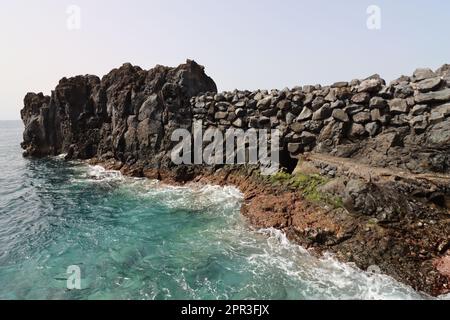 Klippe in der Bucht von Camara de Lobos auf Madeira Stockfoto