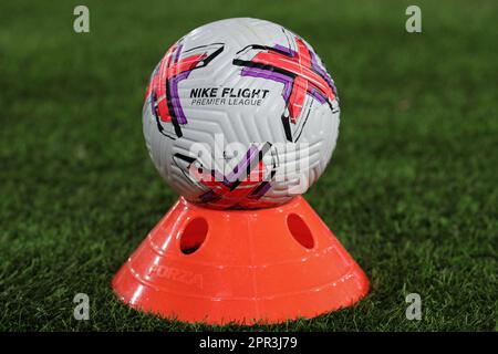 Nike Flight Football Ahead of the Premier League Match Leeds United vs Leicester City in Elland Road, Leeds, Großbritannien, 25. April 2023 (Foto: James Heaton/News Images) Stockfoto