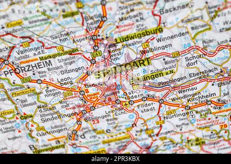 Ratingen, Deutschland, 26. April 2023. Blick auf die deutsche Stadt Stuttgart auf der Karte. Ab dem 1. Mai 2023 können Reisende in Deutschland ein Stockfoto