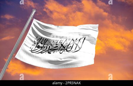 Flagge der Taliban. Afghanische Flagge, Afghanistan in der Macht der Taliban. Die Aufschrift „Shahada“ steht auf der weißen Flagge.al-Qaida Stockfoto