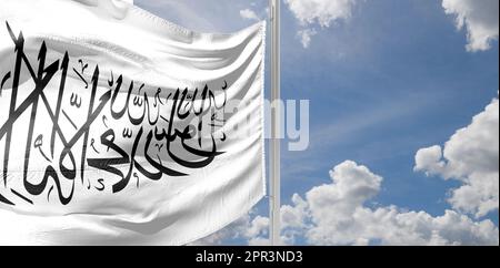 Flagge der Taliban. Afghanische Flagge, Afghanistan in der Macht der Taliban. Die Aufschrift „Shahada“ steht auf der weißen Flagge.al-Qaida Stockfoto