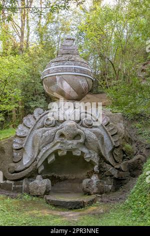 Antike Statue aus Monsterpark oder heiligem Holz in Bomarzo, Italien, genannt Proteus oder Glaucus Stockfoto