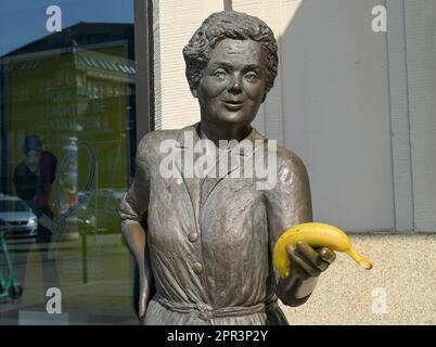 Bronze-Figur Heidi Kabel, Ohnsorg-Theater, Heidi-Kabel-Platz, Hamburg, Deutschland Stockfoto