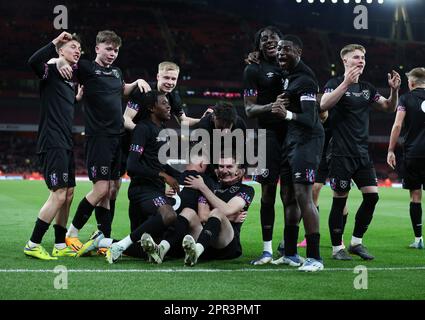 London, Großbritannien. 25. April 2023. Josh Briggs von West Ham feiert sein fünftes Tor während des FA Youth Cup-Spiels im Emirates Stadium in London. Das Bild sollte lauten: David Klein/Sportimage Credit: Sportimage Ltd/Alamy Live News Stockfoto