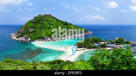 Der höchste Aussichtspunkt der Insel Koh Nang Yuan in Thailand. Panorama des Aussichtspunkts auf der Insel Koh Nang Yuan, Surat Thani in Thailand. Stockfoto