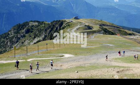 Ultra Tour 4 des Massifs. Trail-Running-Marathon UT4M. Rasen Sie durch die Berge um Grenoble, Frankreich. Vvbvanbree Fotografie Stockfoto