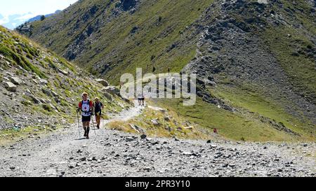 Ultra Tour 4 des Massifs. Trail-Running-Marathon UT4M. Rasen Sie durch die Berge um Grenoble, Frankreich. Vvbvanbree Fotografie Stockfoto