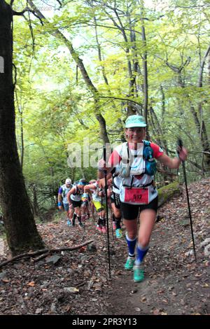 Ultra Tour 4 des Massifs. Trail-Running-Marathon UT4M. Rasen Sie durch die Berge um Grenoble, Frankreich. Vvbvanbree Fotografie Stockfoto