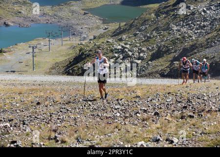 Ultra Tour 4 des Massifs. Trail-Running-Marathon UT4M. Rasen Sie durch die Berge um Grenoble, Frankreich. Vvbvanbree Fotografie Stockfoto