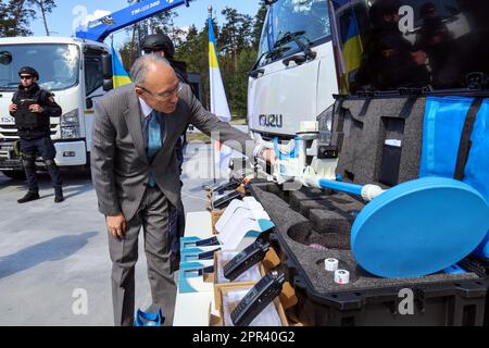 Nicht exklusiv: KOZYN, UKRAINE - 25. APRIL 2023 - außerordentlicher und bevollmächtigter Botschafter Japans in der Ukraine Matsuda Kuninori nimmt an der Feier Teil Stockfoto