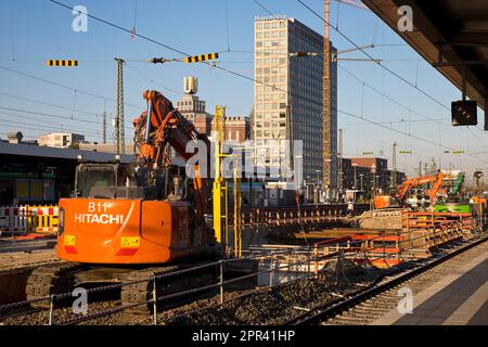 Baustelle A Dortmund Hauptbahnhof, Dortmunder U und Harenberg Stadtzentrum im Hintergrund , Deutschland, Nordrhein-Westfalen, Ruhrgebiet, Stockfoto