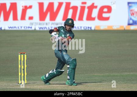 Afif Hossain schlägt während des Zweiten One Day International (ODI)-Spiels Bangladesch-Afghanistan im Zahur Ahmed Chowdhury Stadium, Sagorika, Chattograme, Stockfoto