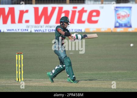 Afif Hossain schlägt während des Zweiten One Day International (ODI)-Spiels Bangladesch-Afghanistan im Zahur Ahmed Chowdhury Stadium, Sagorika, Chattograme, Stockfoto