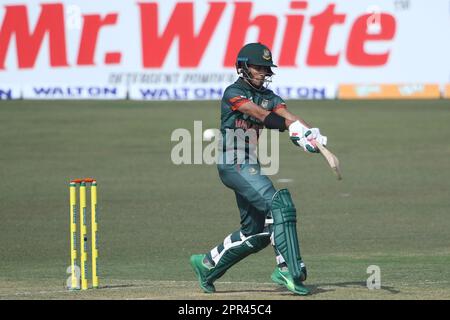 Afif Hossain schlägt während des Zweiten One Day International (ODI)-Spiels Bangladesch-Afghanistan im Zahur Ahmed Chowdhury Stadium, Sagorika, Chattograme, Stockfoto