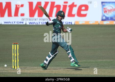 Afif Hossain schlägt während des Zweiten One Day International (ODI)-Spiels Bangladesch-Afghanistan im Zahur Ahmed Chowdhury Stadium, Sagorika, Chattograme, Stockfoto