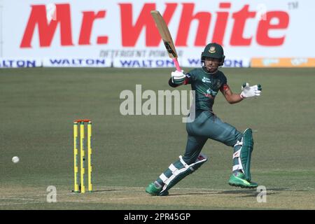 Afif Hossain schlägt während des Zweiten One Day International (ODI)-Spiels Bangladesch-Afghanistan im Zahur Ahmed Chowdhury Stadium, Sagorika, Chattograme, Stockfoto