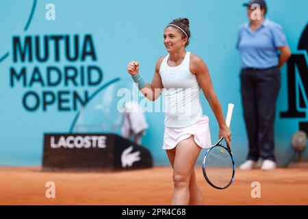 Sara Errani (Italien) im Kampf gegen Jodie Burrage (Großbritannien) während der Mutua Madrid Open 2023, Masters 1000 Tennis Turnier am 25. April 2023 in der Caja Magica in Madrid, Spanien – Foto: Oscar J Barroso/DPPI/LiveMedia Stockfoto