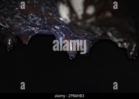 Lavastalaktiten an der Decke von Gruta das Torres Lavaröhren auf der Insel Pico, Azoren, Portugal Stockfoto