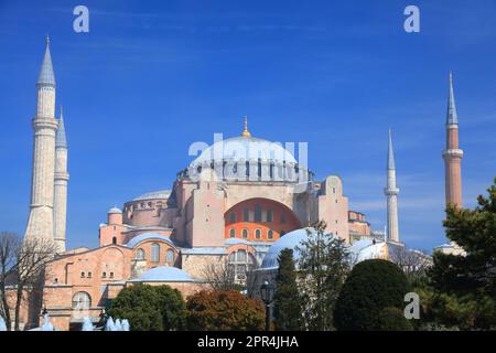 Große Moschee der Hagia Sophia in Istanbul, Türkei. UNESCO-Weltkulturerbe im Stadtteil Fatih von Istanbul. Stockfoto