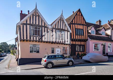 Lavenham wurde als „die vollständigste mittelalterliche Stadt Großbritanniens“ bezeichnet, eine Hommage an ihre feine Sammlung mittelalterlicher und Tudorarchitektur Stockfoto