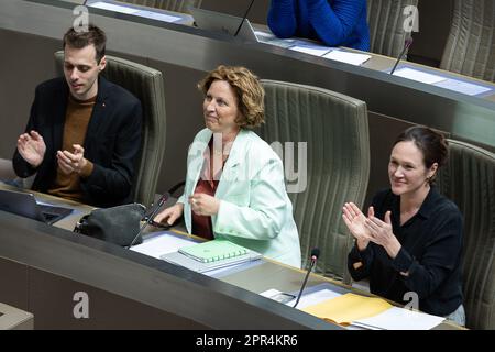 Brüssel, Belgien. 26. April 2023. Groens Mieke Schauvliege ersetzt Groens Bjorn Rzoska, das auf einer Plenartagung des flämischen Parlaments am Mittwoch, den 26. April 2023 in Brüssel abgebildet wurde. BELGA FOTO JAMES ARTHUR GEKIERE Kredit: Belga News Agency/Alamy Live News Stockfoto