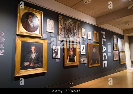 Innenraum im Wilson Art Gallery and Museum, Cheltenham. UK. Benannt nach dem Entdecker des antarktischen Künstlers Edward Adrian Wilson. (134) Stockfoto