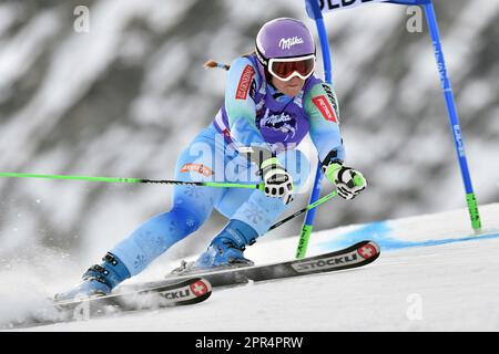 ARCHIVFOTO: Tina LABYRINTH wird am 2. Mai 2023 40, Tina LABYRINTH (SLO), Damenslalom, Action, Einzelaktion, Einzelbild, Ausschnitt, Ganzkörperaufnahme, ganze Figur. Alpinski, Rettenbachferner, Gletscher im Oetztal, Rettenbach-Gletscher, Soelden, Österreich, am 10/25/2014. Saison 2014/2015, 14/15. ? Stockfoto