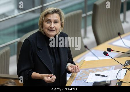 Brüssel, Belgien. 26. April 2023. Flämische Sozialministerin Hilde Crevits, Bild auf einer Plenartagung des flämischen Parlaments am Mittwoch, den 26. April 2023 in Brüssel. BELGA FOTO JAMES ARTHUR GEKIERE Kredit: Belga News Agency/Alamy Live News Stockfoto