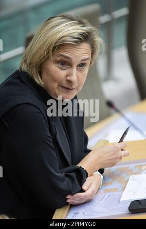 Brüssel, Belgien. 26. April 2023. Flämische Sozialministerin Hilde Crevits, Bild auf einer Plenartagung des flämischen Parlaments am Mittwoch, den 26. April 2023 in Brüssel. BELGA FOTO JAMES ARTHUR GEKIERE Kredit: Belga News Agency/Alamy Live News Stockfoto